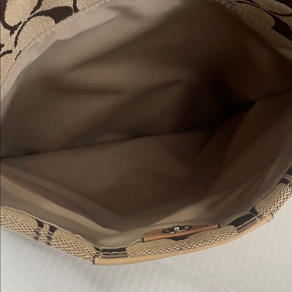 Coach Signature Tote. - Picture 6 of 13